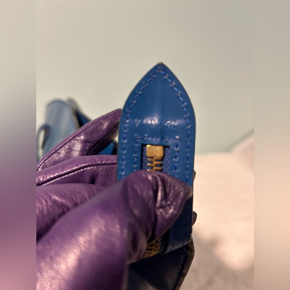 LOUIS VUITTON St. Jacque in Epi Blue Leather. Authentic & Pre-owned. - Picture 9 of 11
